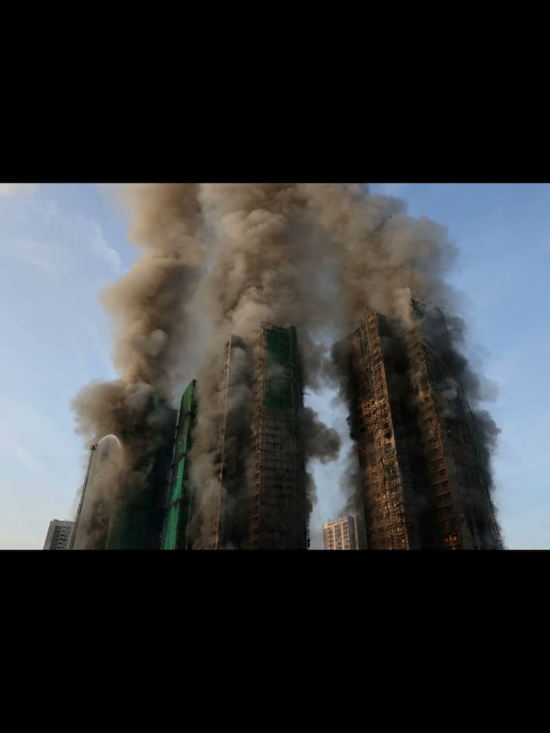 Así empezó el fatal incendio en Hong Kong.