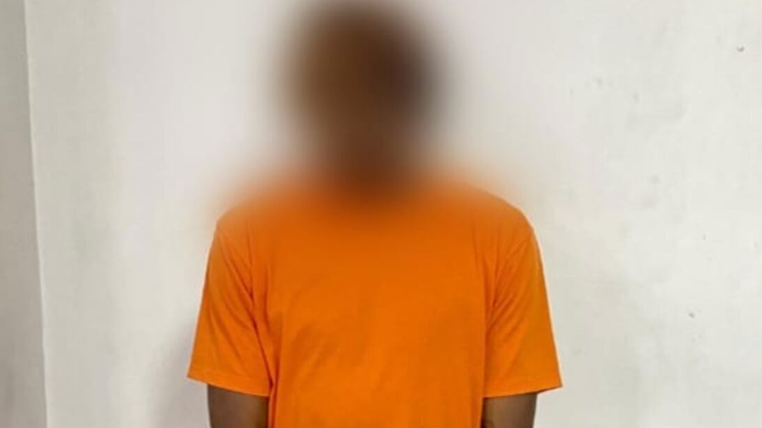 Policía detiene a un hombre y aísla a un menor por extorsión en Quito