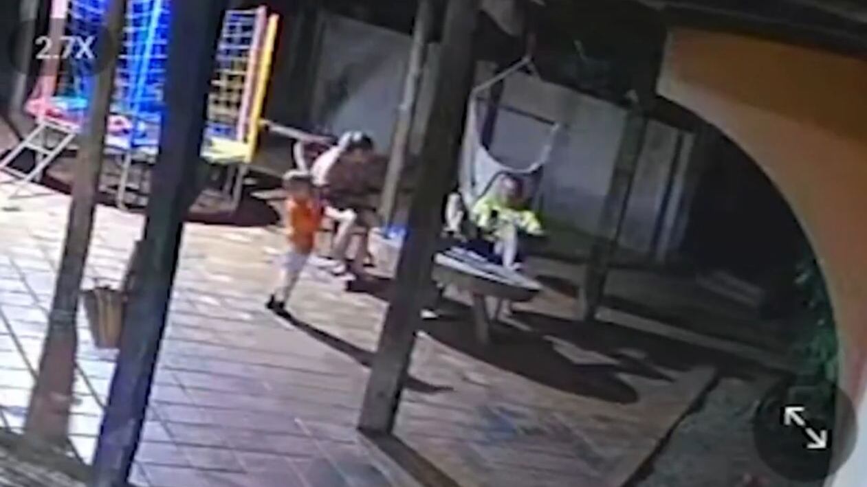 Niño de 2 años dispara y mata a su madre por accidente