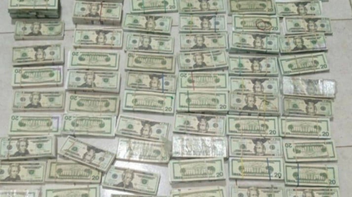 Decomisan 180.000 dólares falsos y armas en El Carmen, Manabí