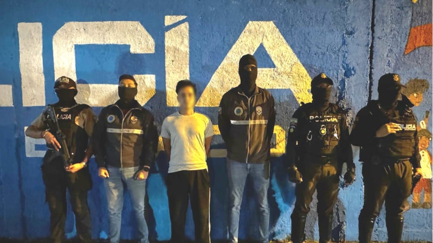 Detienen a ecuatoriano acusado de violar a su prima menor durante años: intentaba huir a Turquía