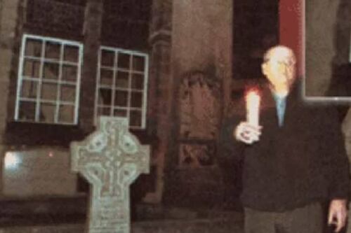 Filtran la última foto con vida de un sacerdote exorcista, la cual tiene un detalle escalofriante
