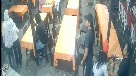 Secuestran a la dueña e hija de un restaurante en Guayaquil y hasta tienen tiempo de robar a los comensales