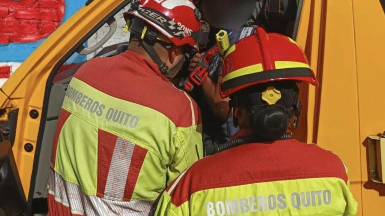 Una persona herida tras choque de furgoneta en La Tola, Quito