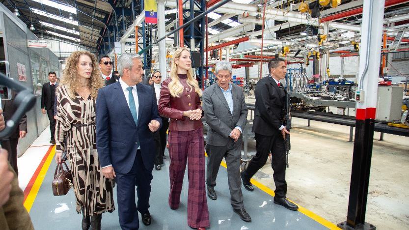 ARMACAR y AYMESA presentan “La Camioneta de Ecuador” y donan la primera unidad a Fundación ANA