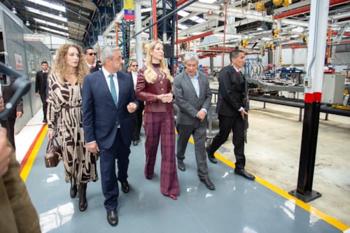 ARMACAR y AYMESA presentan “La Camioneta de Ecuador” y donan la primera unidad a Fundación ANA