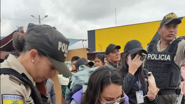 Autoridades decomisaron más de 4.500 cosméticos irregulares en Quito.