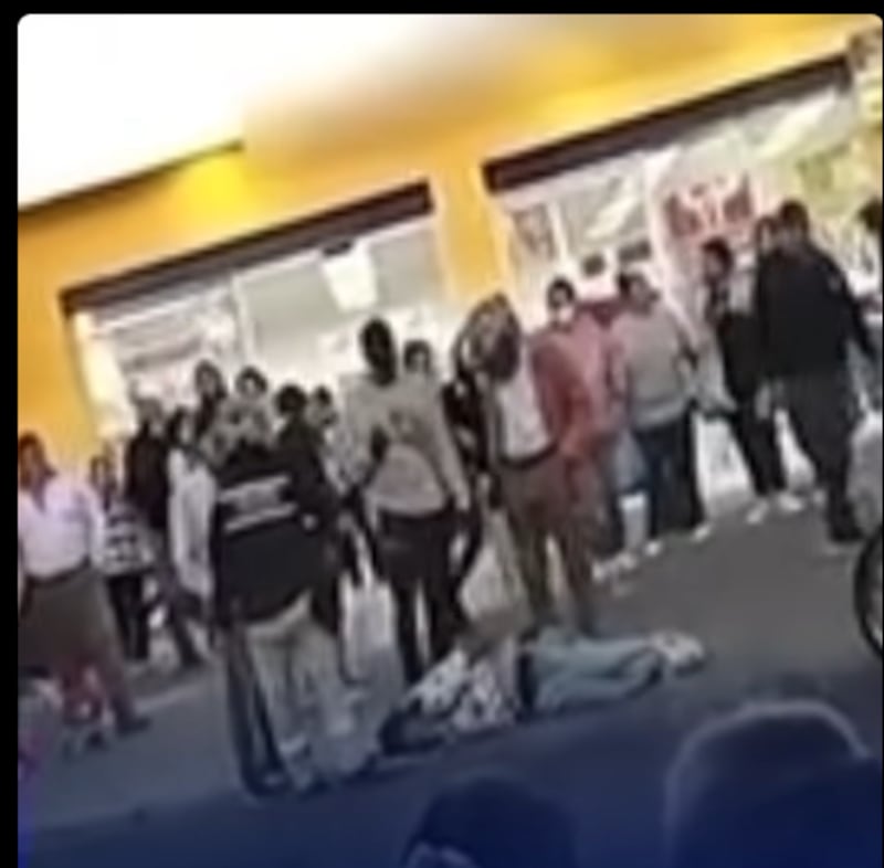 Un hombre terminó amarrado en el piso por intentar robar productos de un local en el norte de Quito