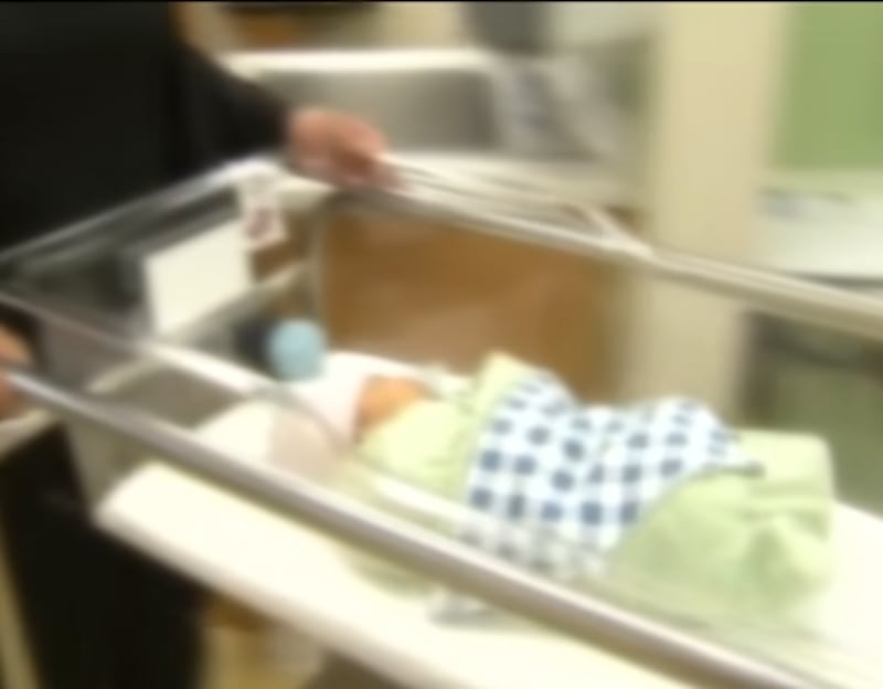 Le dijeron que su bebé no viviría y tomó una decisión que salvó vidas