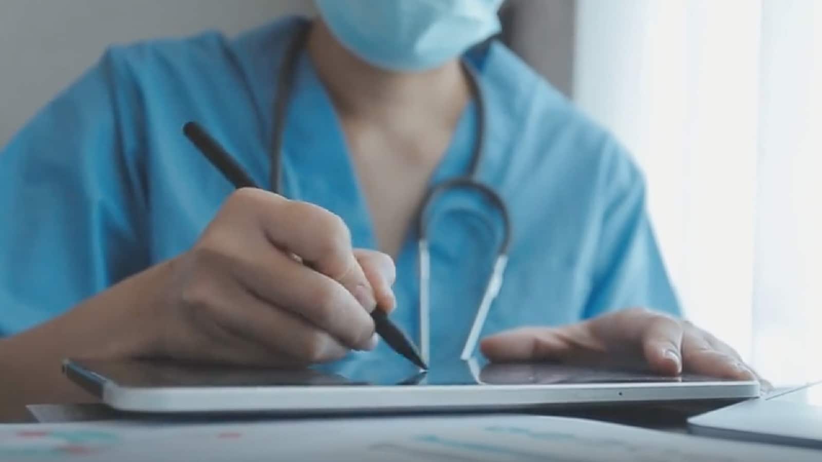 Expiden histórico acuerdo para el pago de residencias médicas y de enfermería en Ecuador