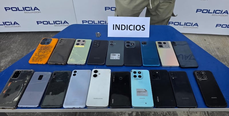 Tenía 19 celulares sin justificar en Tumbaco: el negocio oculto que impulsa los robos de equipos en Quito