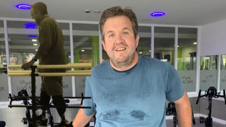 Hombre inspiró a un cirujano a cortarse sus propias piernas