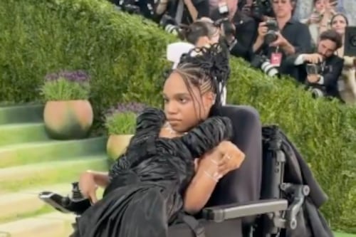 Met Gala 2026: la historia de Aaron Rose Philip, la primer mujer trans afroamericana con parálisis cerebral