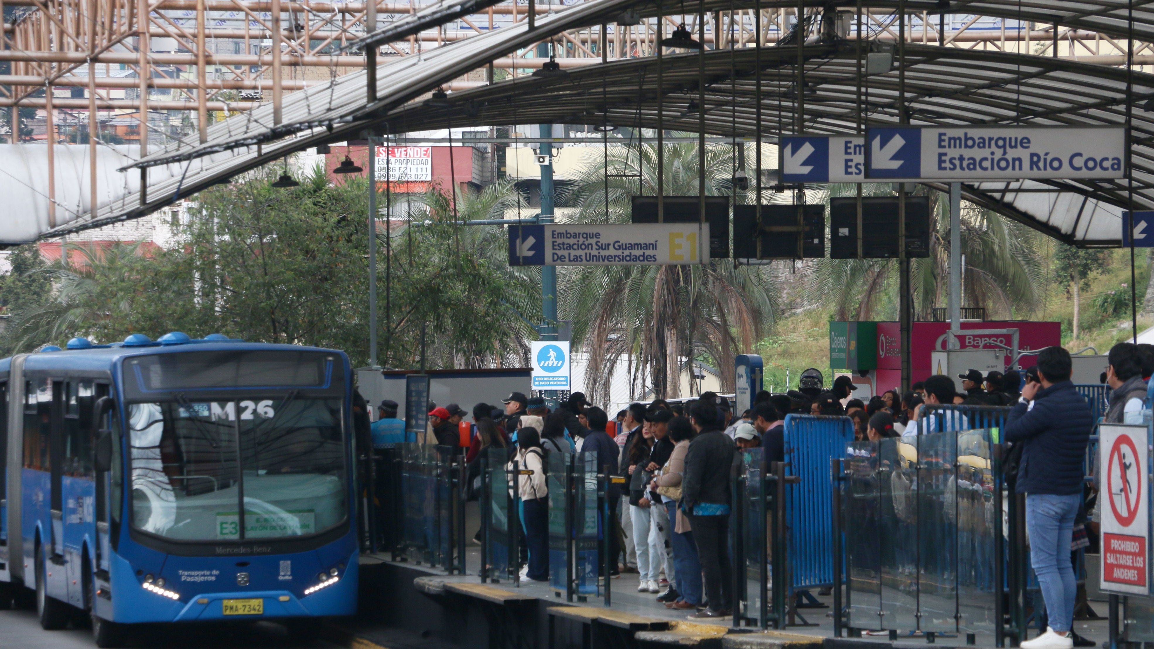 Quito, martes 5 de mayo del 2026
Transportistas racionalizaron sus frecuencias de recorridos en la ciudad de Quito
Foto:API/Rolando Enríquez