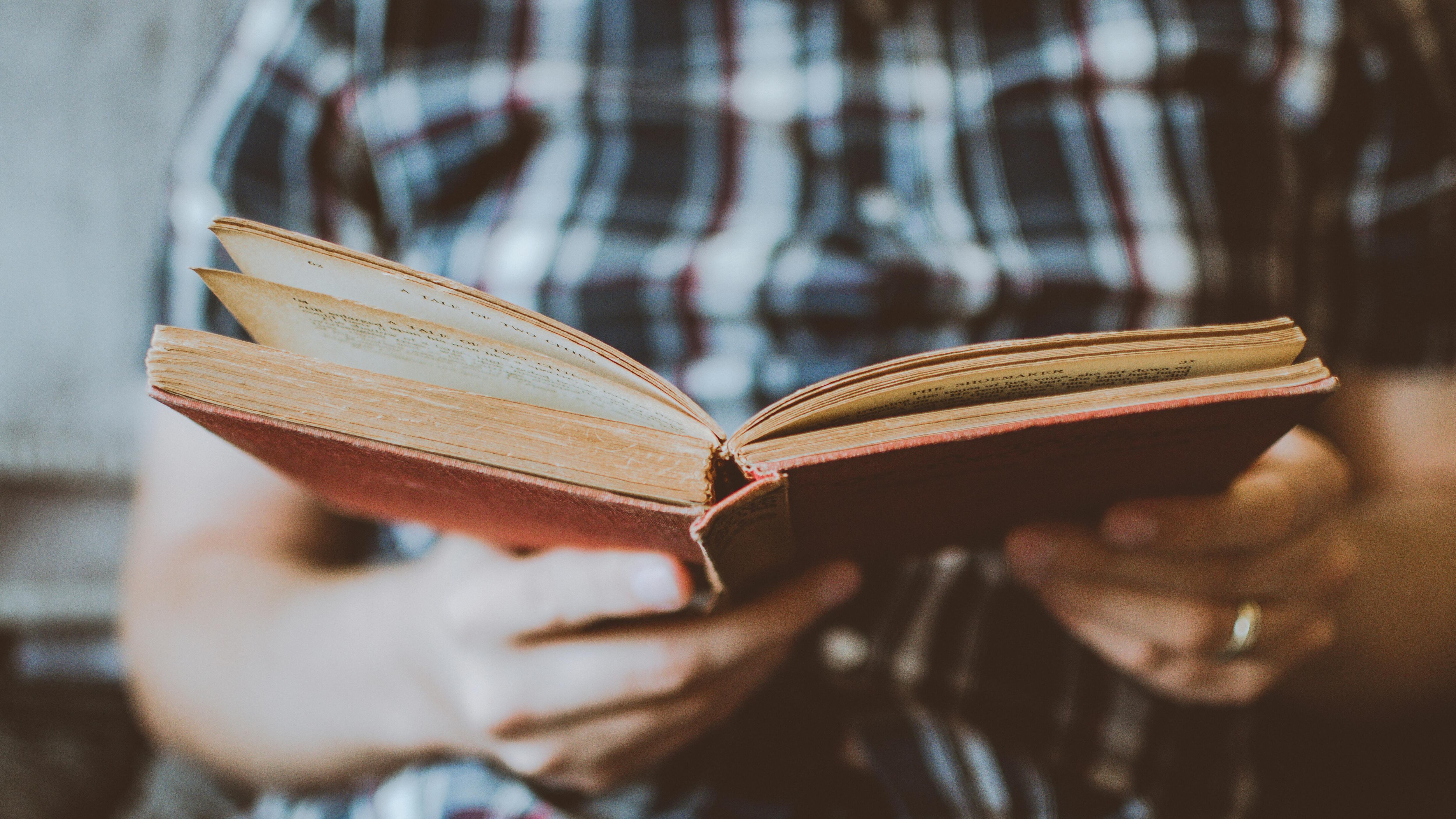 Cuenca: Maratón Nacional de Lectura de Poesía: “Naturaleza, Paz y Vida”