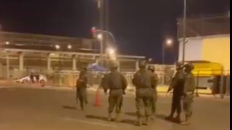 Policías en Puerto Bolívar