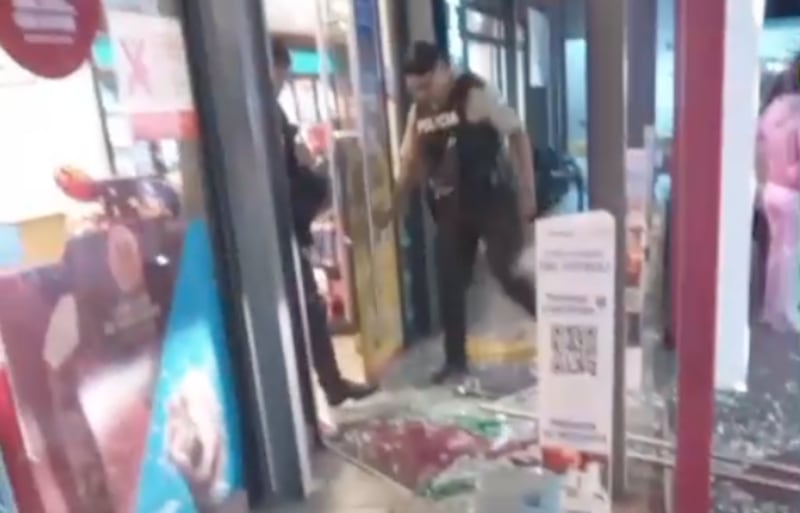 Cabo frustró asalto en gasolinera del norte de Quito tras enfrentarse a delincuentes armados