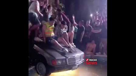 Lanzaron a un carro en Macas.