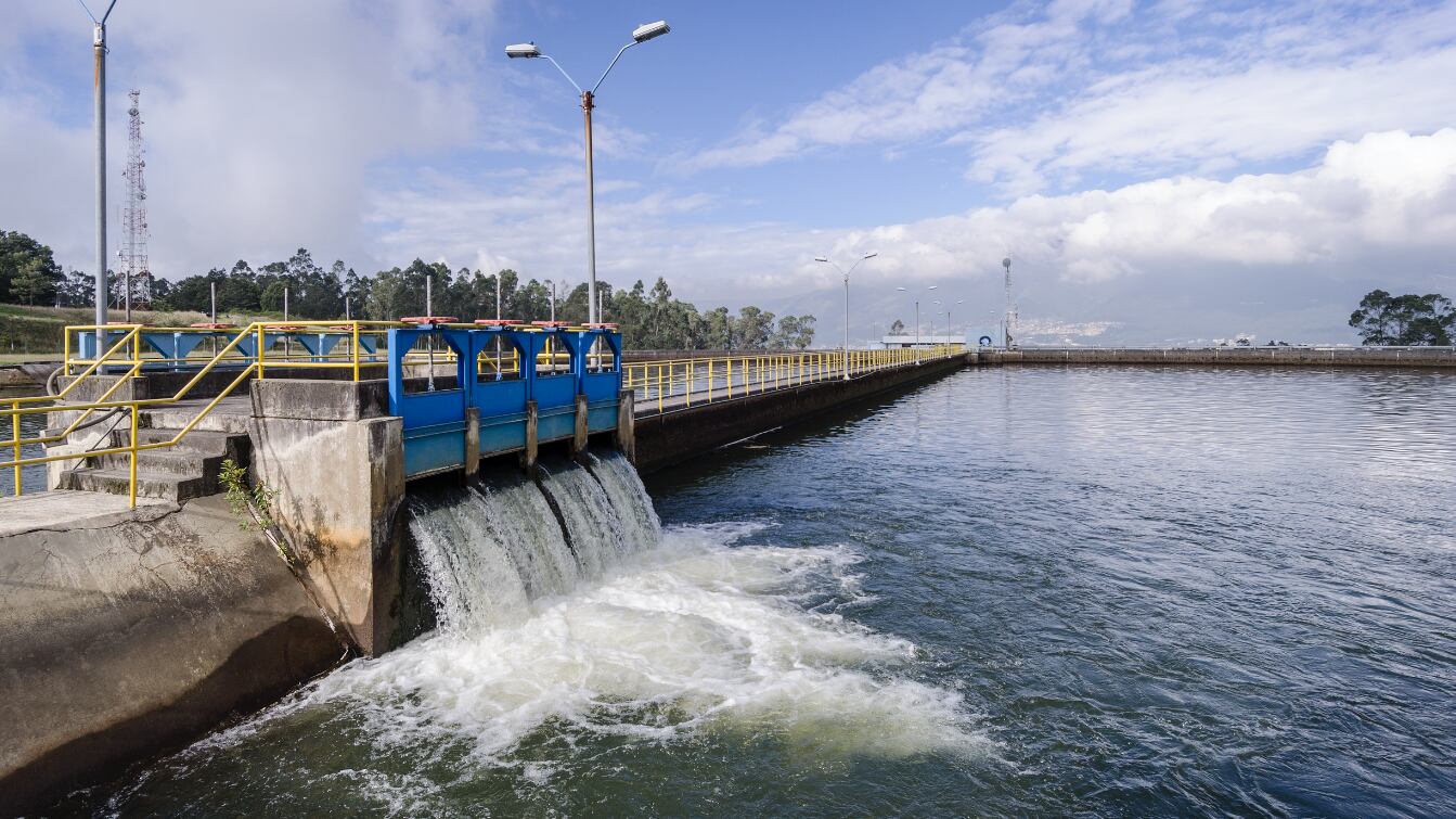 Proceso de EPMAPS se inicia con la captación de agua cruda de las fuentes