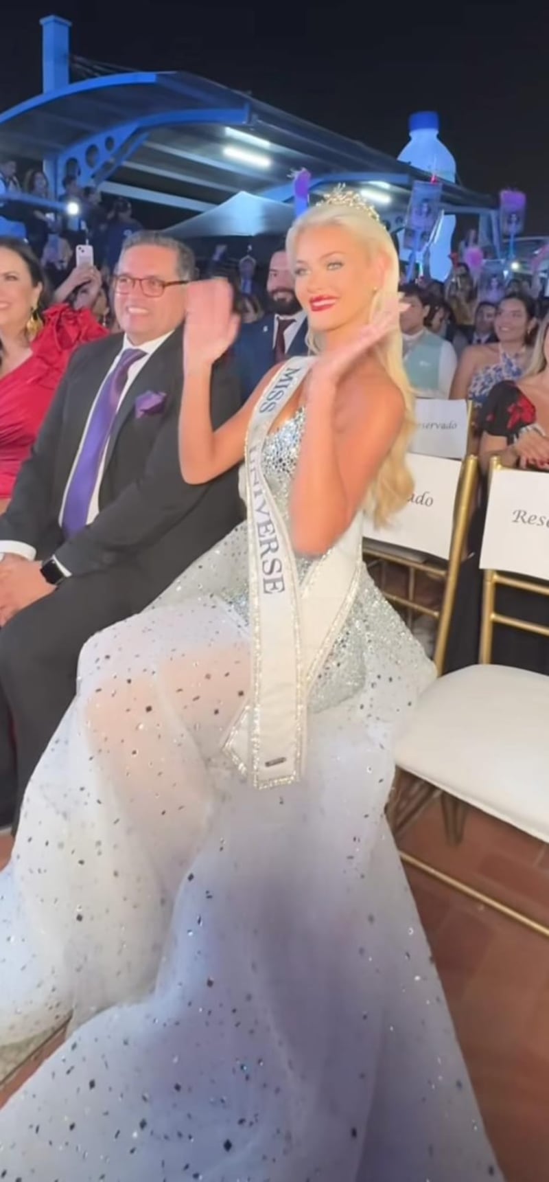 Victoria Kjaer deslumbra en Miss Universo Ecuador con un vestido digno de reina