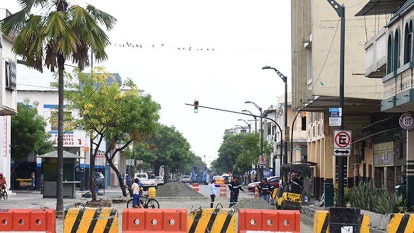 El Municipio ejecuta trabajos de reconstrucción vial y refuerzo estructural en uno de los principales accesos entre el centro y el sur de la ciudad.