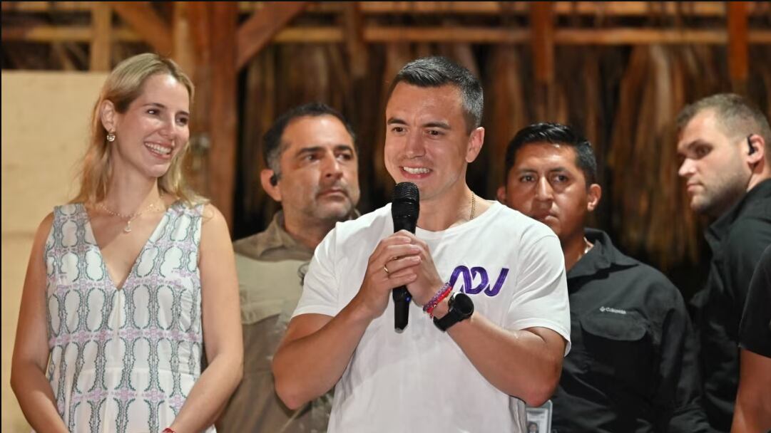 jóvenes que invadieron la casa de Daniel Noboa en Olón