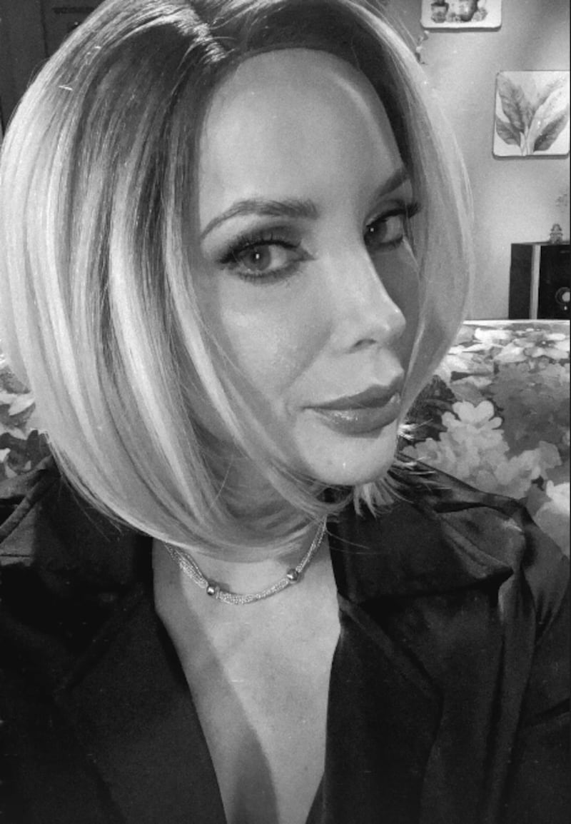 Erika Vélez sorprende con su nuevo look para su personaje en El Cholito