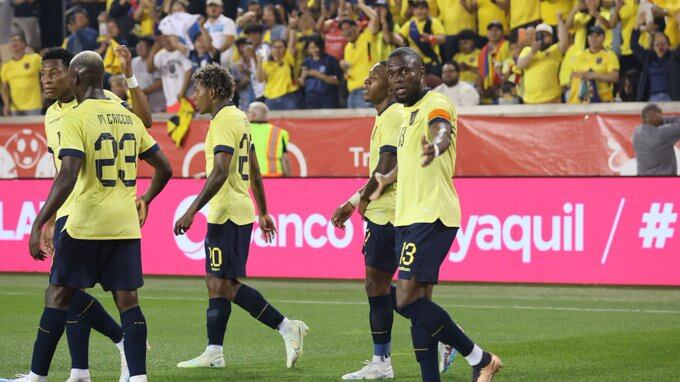 Enner Valencia festeja su gol ante Bolivia en Estados Unidos