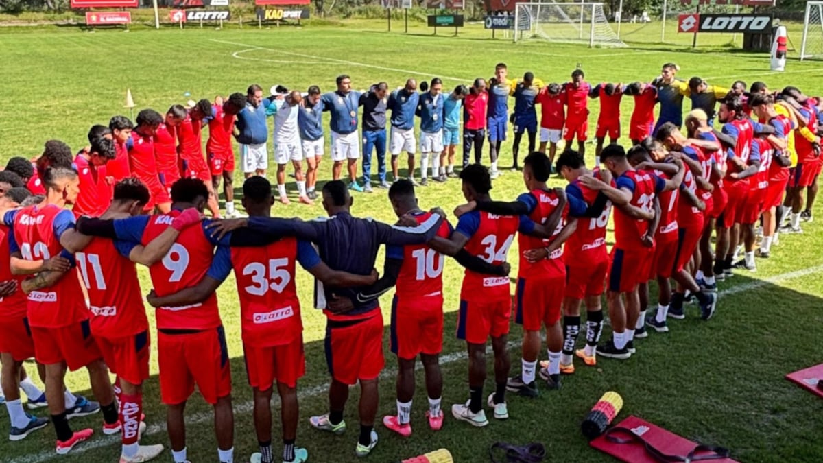 Club Deportivo El Nacional entrenando en Tumbaco