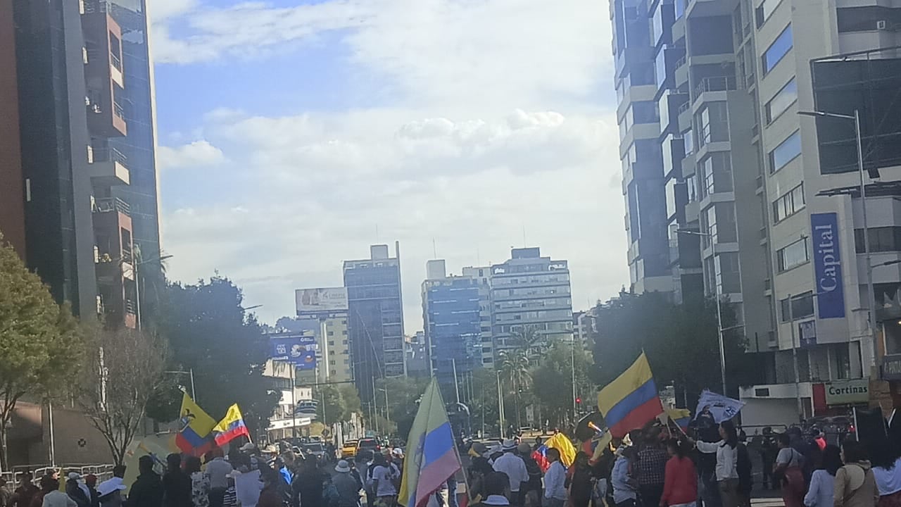 Manifestaciones en los exteriores del CNE