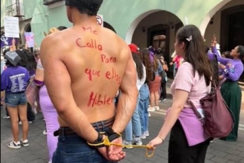 Hombre que marchaba el 8M con mensaje feminista terminó confrontado por presunta deuda alimentaria