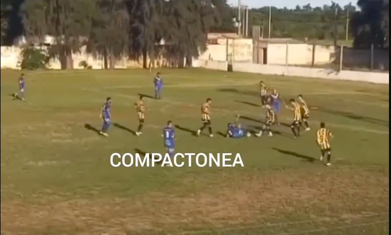 Tragedia en el fútbol argentino: Enzo Pittau fallece en pleno partido
