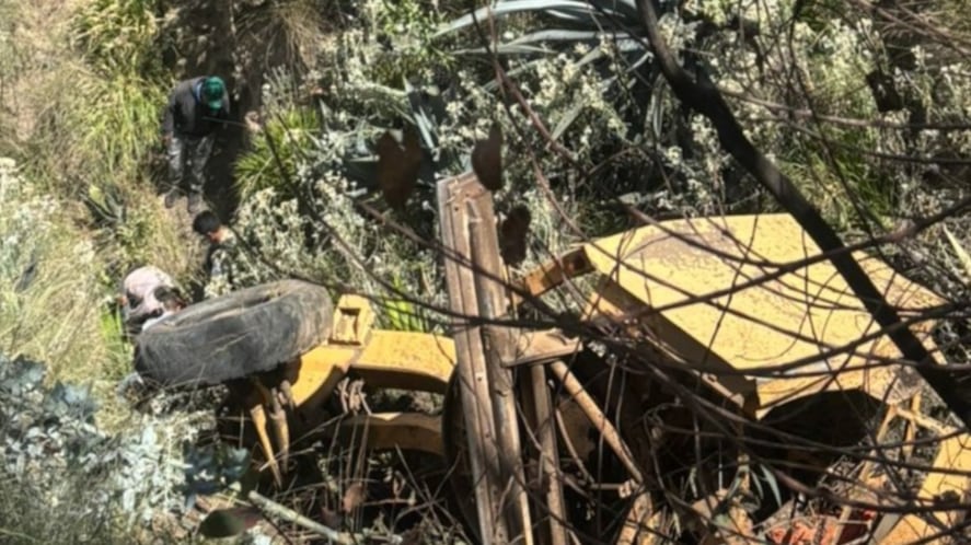 Tractor cayó a un barranco en Nayón, en Quito: dos personas fallecieron