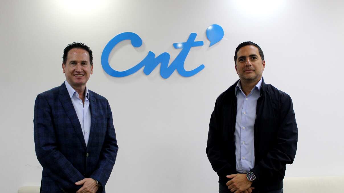 Hernán Cueva, CEO Metro Ecuador, y Roberto Kury, Gerente General de la Corporación Nacional de Telecomunicaciones CNT EP.