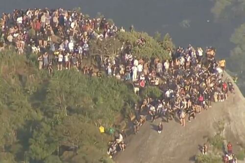 VIDEO: 200 turistas quedaron atrapados en medio de una balacera en favela de Río de Janeiro