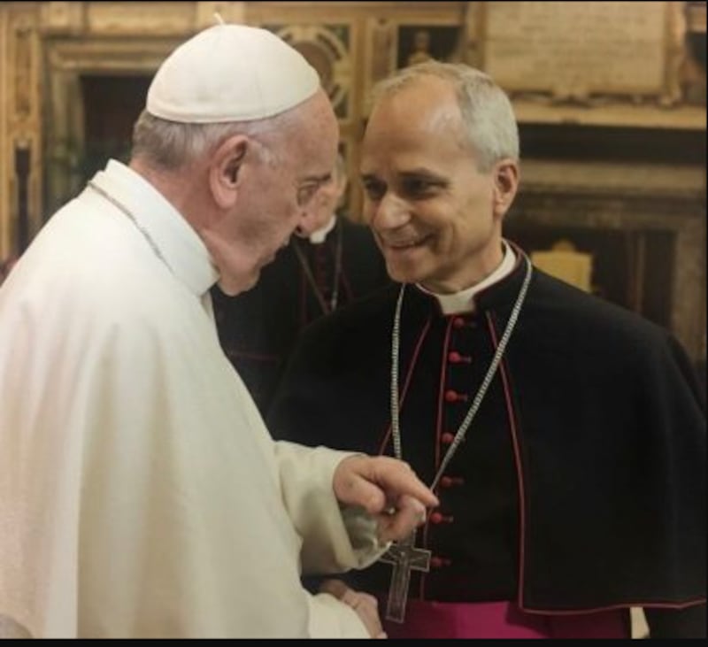 Papa Francisco y Robert Prevost