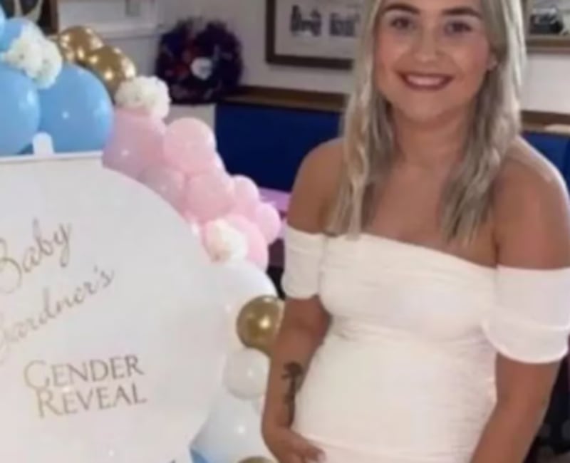 Una joven de Escocia utilizó una muñeca tipo Reborn para fingir un embarazo durante meses
