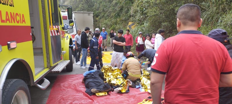 accidente de bus en la vía Cuenca-Molleturo