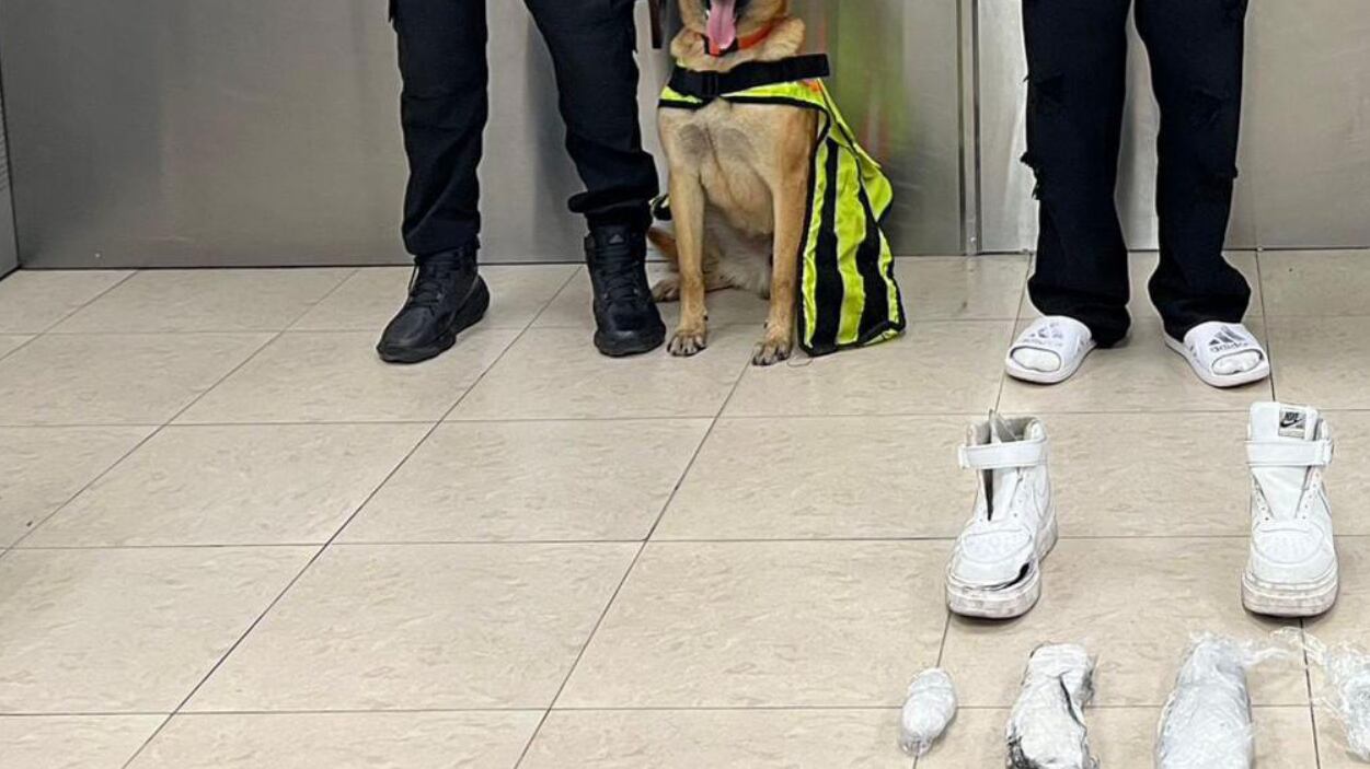Quito: Capturan a extranjero con paquetes de droga dentro de sus zapatos en el Aeropuerto Mariscal Sucre