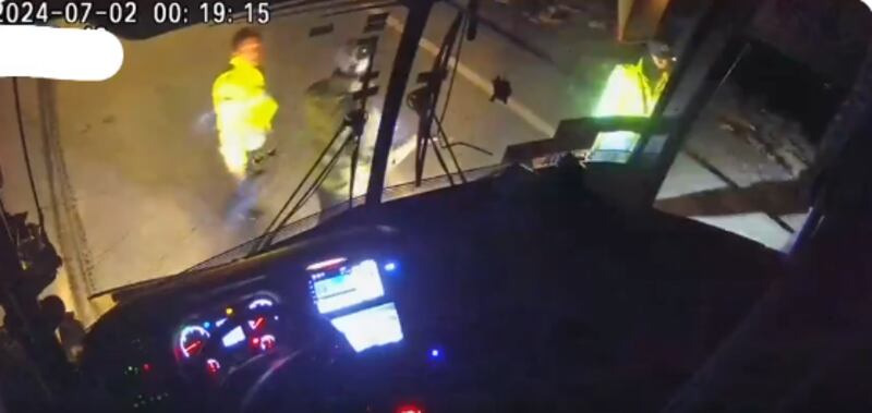 ¡Terror en las vías! Delincuentes vestidos de policías asaltan violentamente un bus interprovincial en El Triunfo