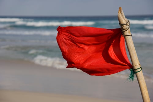 Oleaje peligroso azota 29 playas de Ecuador, del 5 al 7 de diciembre