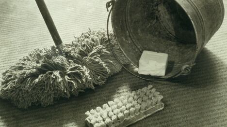 brutal agresión a empleado de gasolinera solo por pedir que no pisen donde trapeaba.