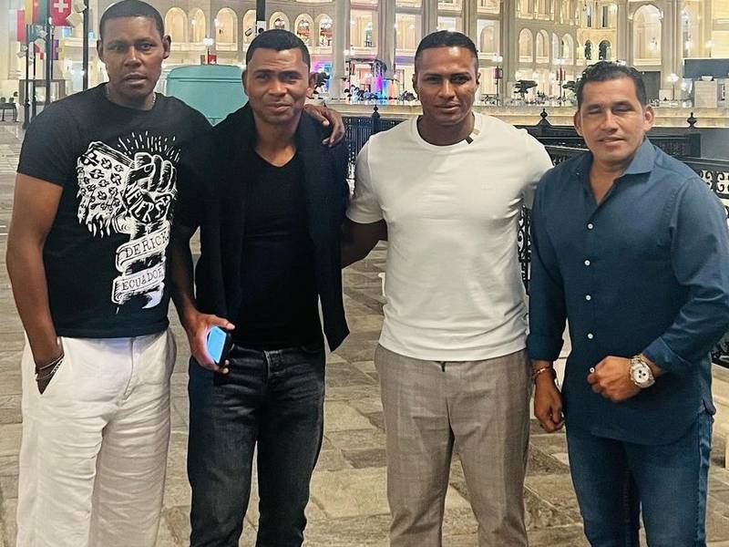 ¡Mucho crack! Antonio Valencia comparte con leyendas del fútbol ecuatoriano desde Qatar