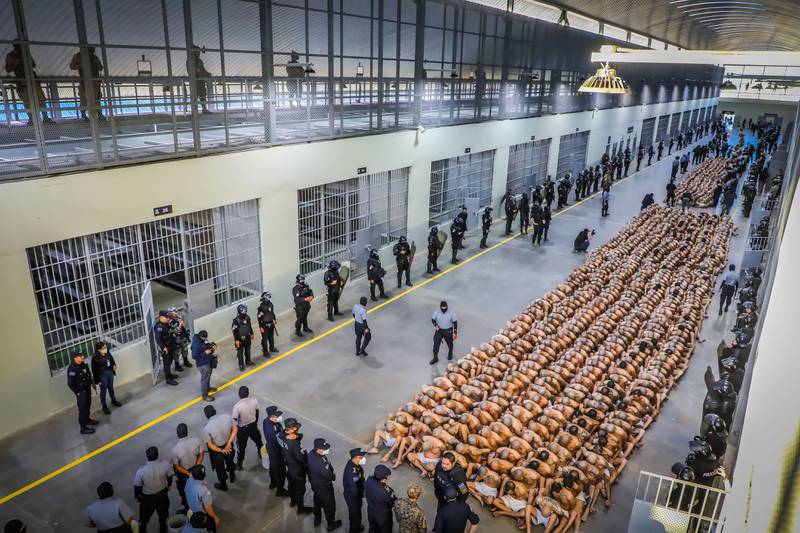 Cárcel de El Salvador, presos fueron trasladados