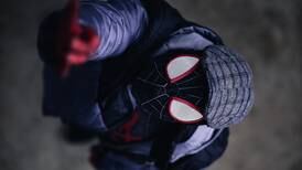 Niño intentó convertirse en Spiderman y una viuda negra casi lo mata
