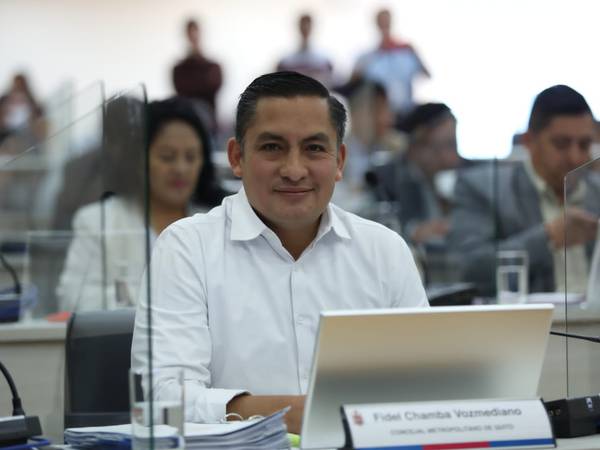 Fidel Chamba, concejal, presenta su estrategia para el manejo responsable de la fauna urbana en Quito 